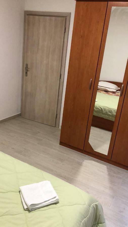 Apartmans And Rooms "Slavica" Novalja Eksteriør billede